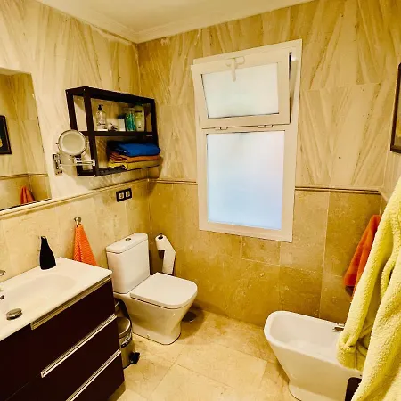 Con Piscina Climatizada Y Vistas Al Mar 빌라 *