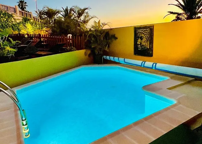 Con Piscina Climatizada Y Vistas Al Mar Вилла