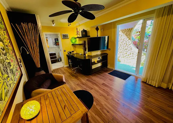 Con Piscina Climatizada Y Vistas Al Mar Вилла Puntillo Del Sol